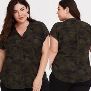 Torrid size 1X camouflage button front blouse